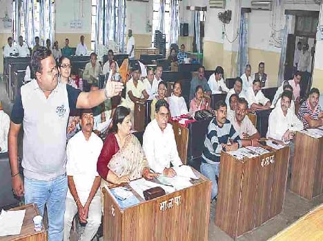 Ruckus in nagar nigam agra